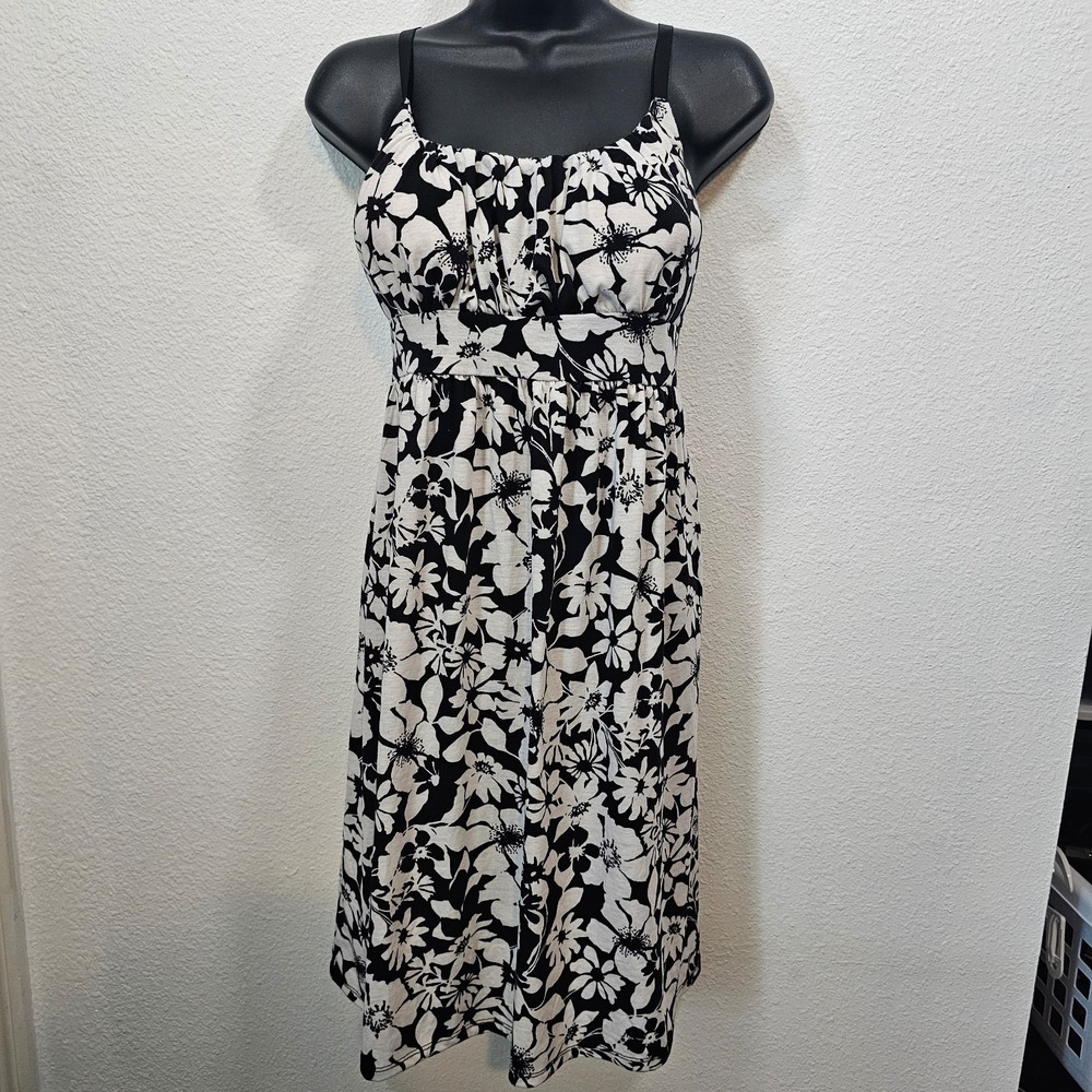 Harlow and Rose Black and White Floral Knee‎ Length Dress Women's Size Small